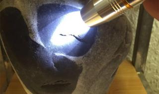 照玉石的手电筒 照玉石的手电筒