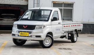 五菱荣光报价及图片