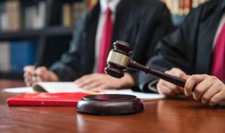 15岁女孩撞宝马私了